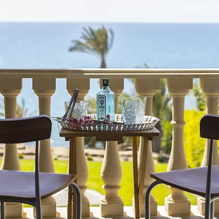 Villa Maroni Beachfront