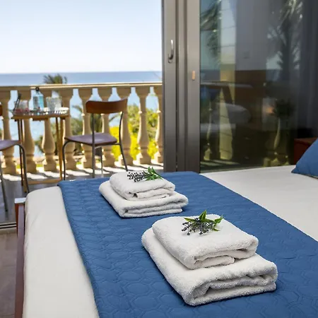 فيلة Maroni Beachfront *