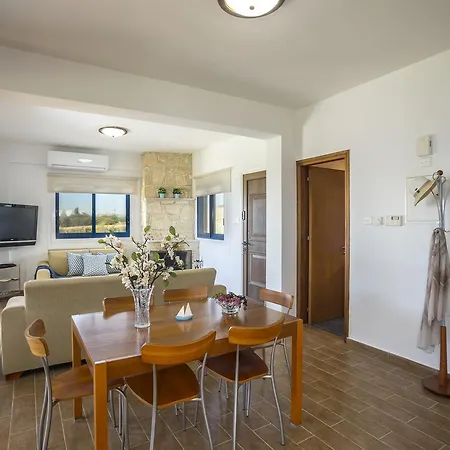 Maroni Beachfront * لارنكا