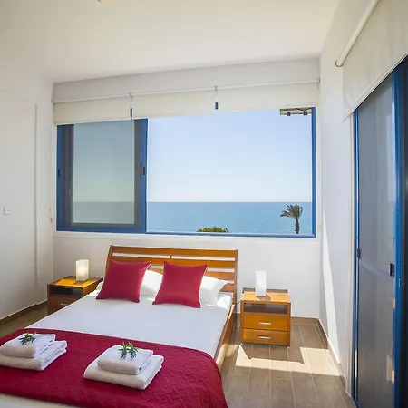 Maroni Beachfront * لارنكا