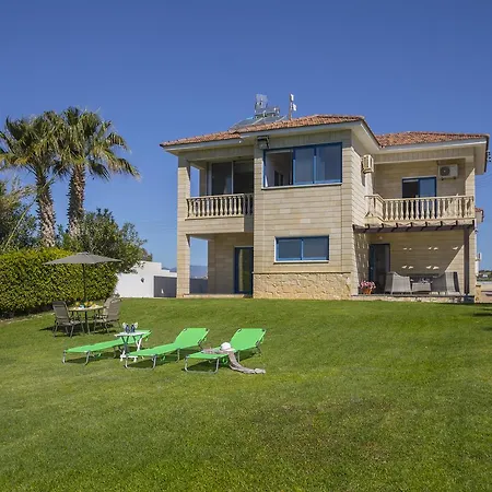Maroni Beachfront Willa *